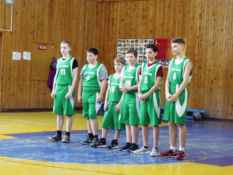 Баскетбол среди школьников